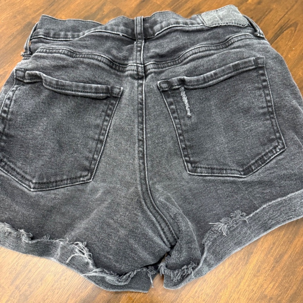 Aeropostale Mom Shorts Womens 4 Black Distressed Denim High Rise Frayed Hem 26" - Picture 2 of 5